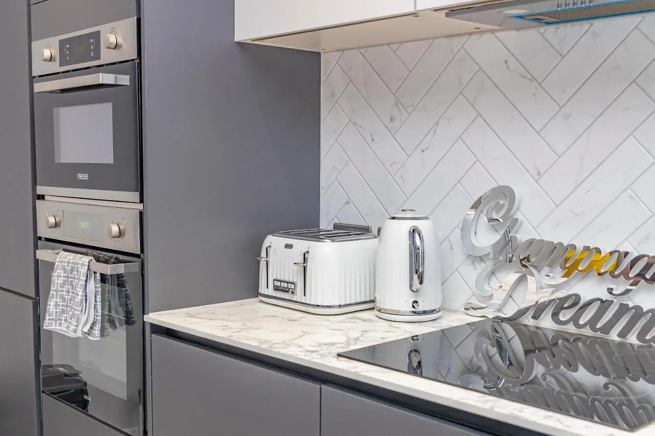 Flash Sales Offer - Any Week Day No Minimum Night Restrictions Brighton City Centre Seafront 1 Bedroom Flat Bn133Duk02 0*,  Storbritannien
